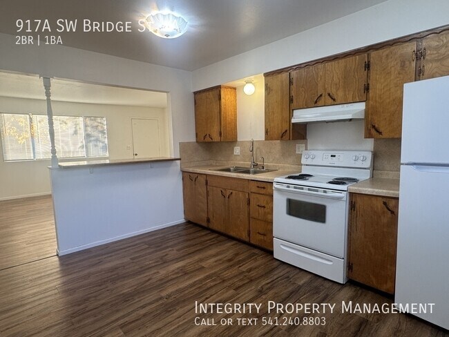 Building Photo - 917 SW Bridge St