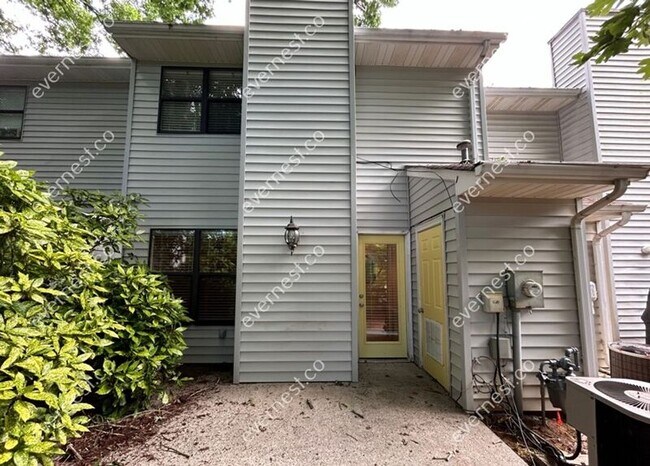 Building Photo - 2120 Newport Landing