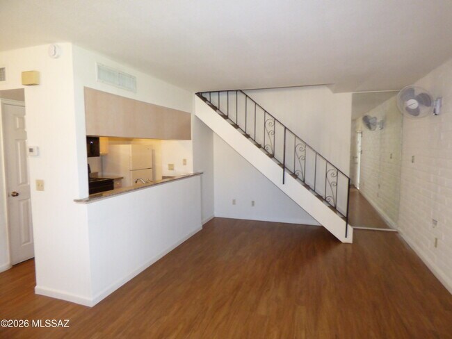 Building Photo - 6565 Calle La Paz