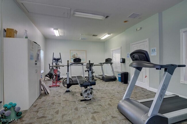 Building Photo - 280 Robin Hood Cir