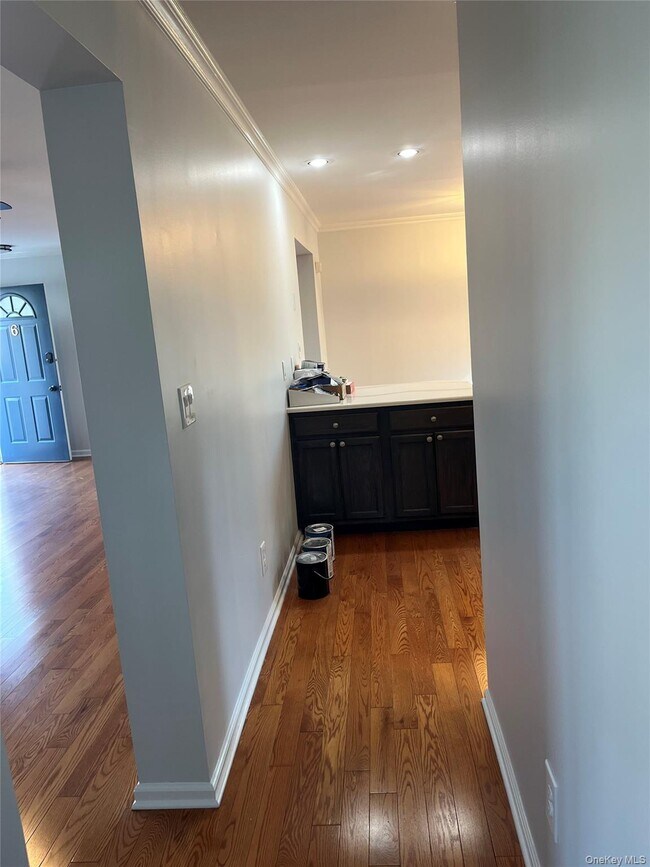 Building Photo - 8 Marion Ave