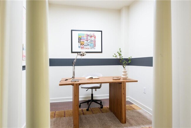 Building Photo - 1402 Markan Dr NE