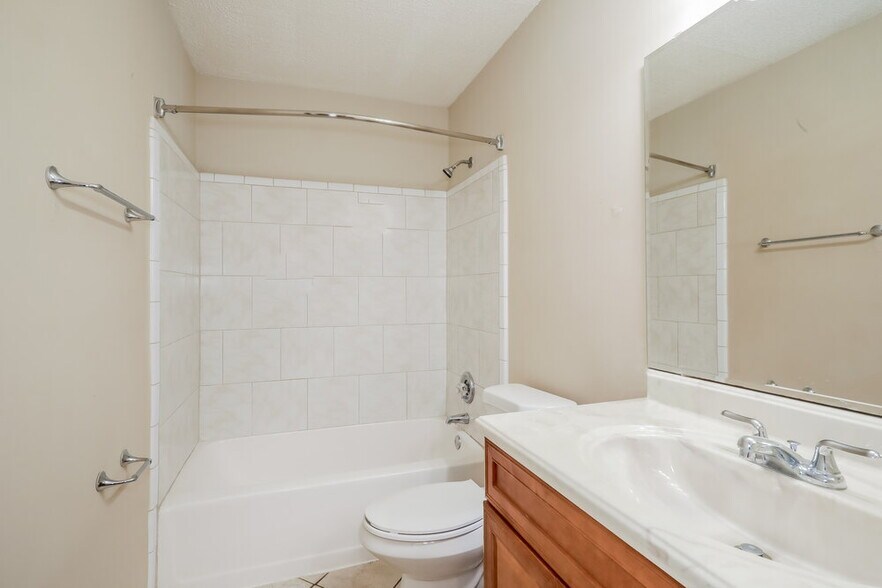 Building Photo - 8424 Bluestem Ct