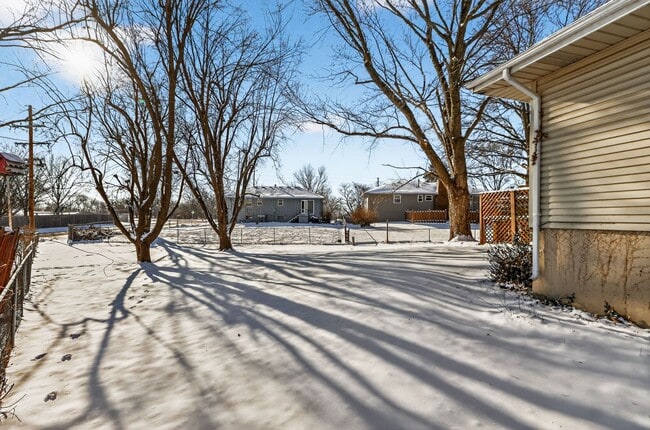 Building Photo - Quiet Cul-de-Sac Home with Bonus Room & Big Backyard!