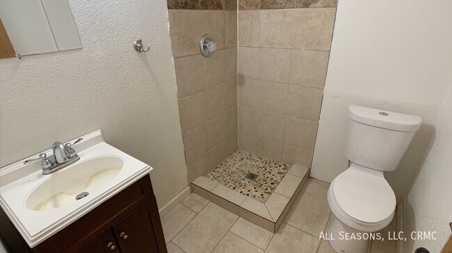 Building Photo - 210 Wallace St