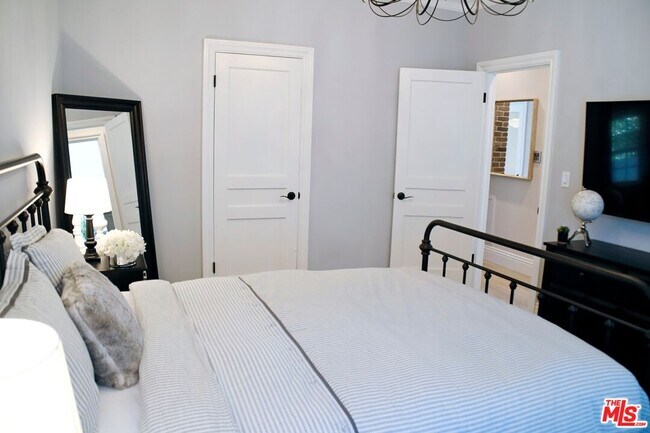 Building Photo - 137 N Harper Ave