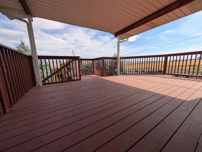 Building Photo - Gorgeous 3 Bedroom 2 Bath Condo - Deck with a View!