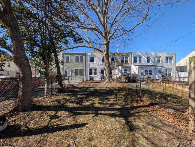 Building Photo - 1005 N Michigan Ave