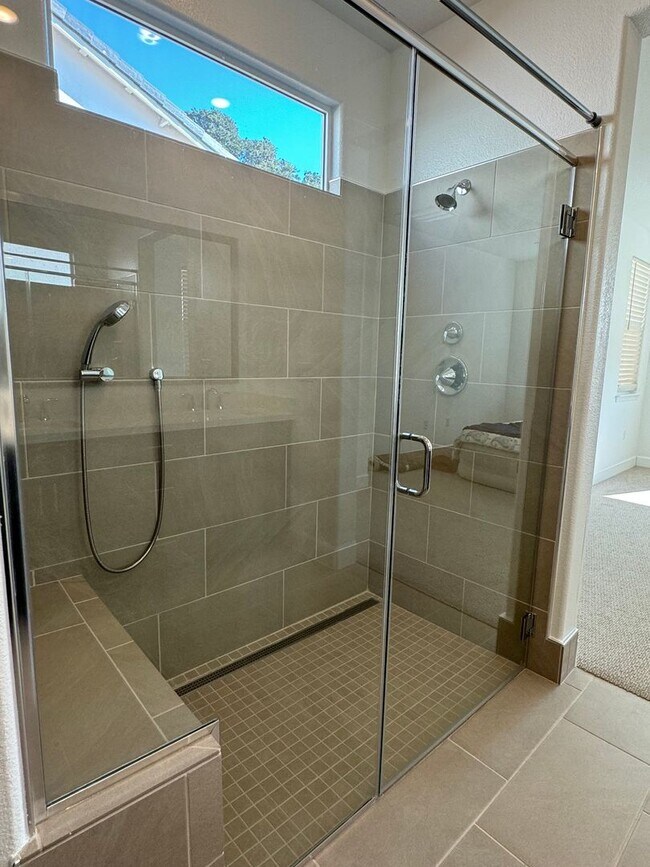 Building Photo - Avail by June 25th. Solar home in 55+ gated community at Heritage Placer Vineyards