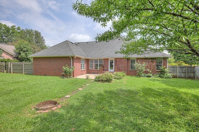 Building Photo - 405 Sandi Ct