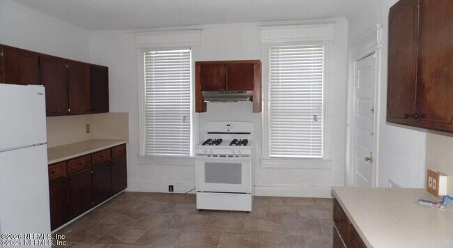 Building Photo - 1709 W 45th St