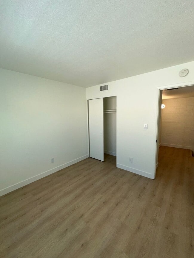 Building Photo - FABULOUSLY REMODELED SCOTTSDALE CONDO
