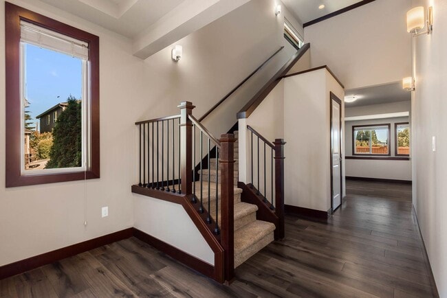 Building Photo - Modern Bothell Home in Kingsbury Community