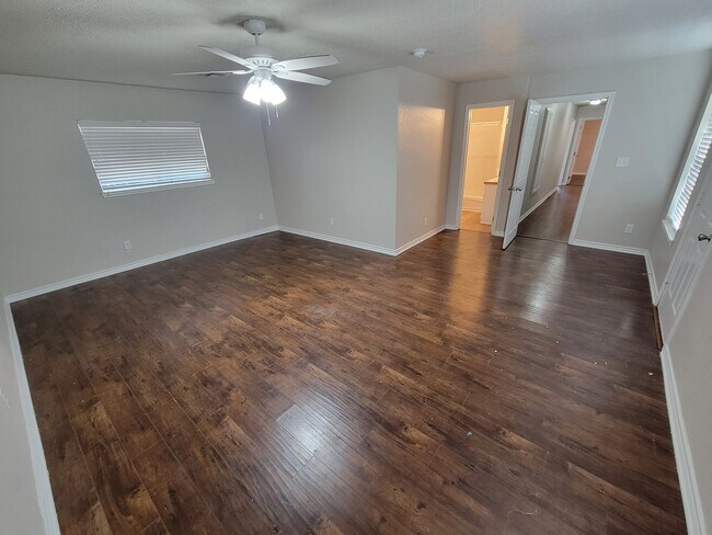 Building Photo - 900 N 8th St