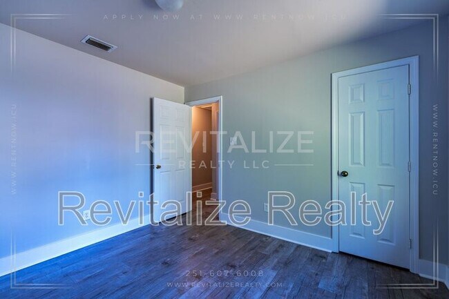 Building Photo - 1746 Cody Rd N
