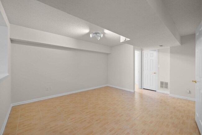 Building Photo - 9024 St Thomas Ln