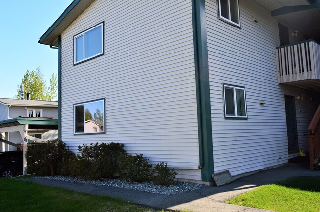 Building Photo - 1531 Northview Dr