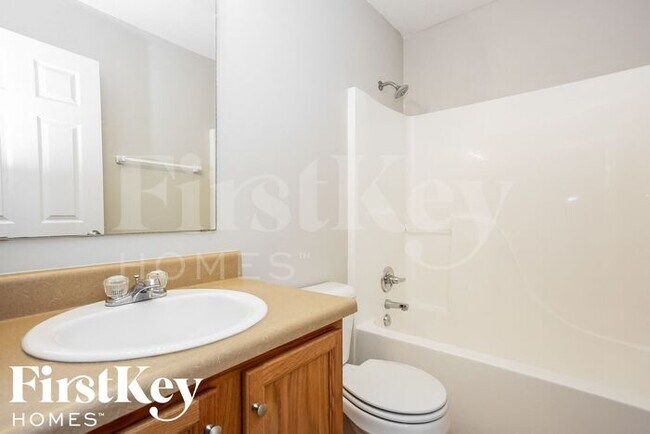 Building Photo - 10622 Deercrest Ln