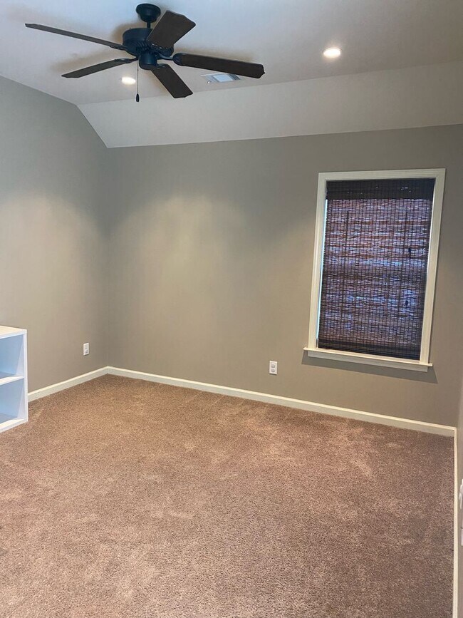 Building Photo - 741 Evanwood Dr