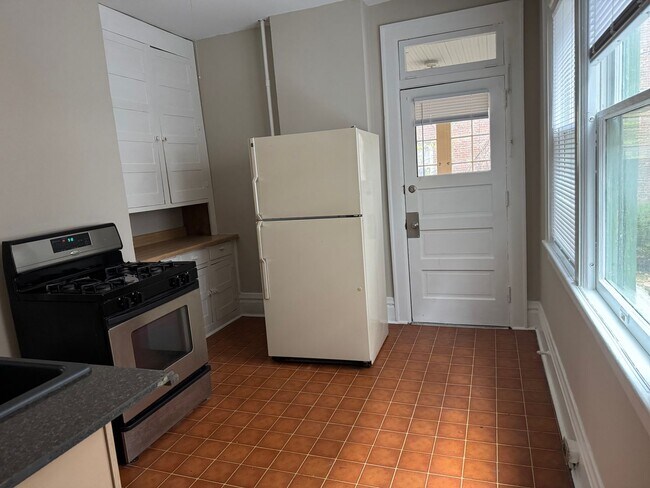 Building Photo - 1766-1768 Oak St