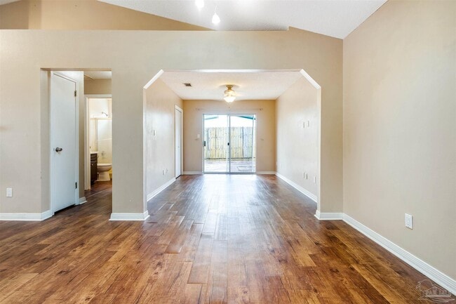 Building Photo - 2060 Cambridge Cir