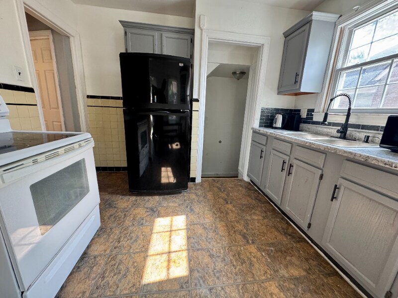 Building Photo - 5284 Devonshire Rd