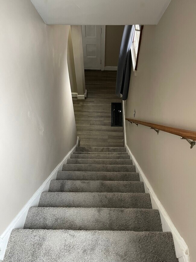 Building Photo - 592 E Montcalm St