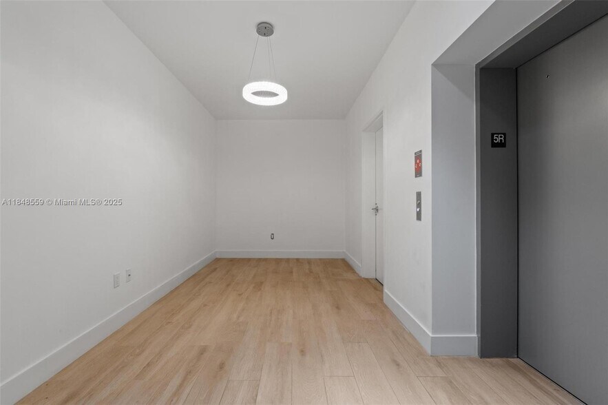 Building Photo - 16385 Biscayne Blvd
