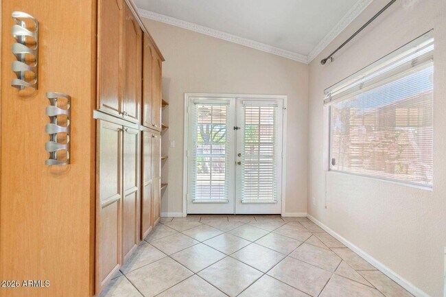 Building Photo - 7421 S Kachina Dr