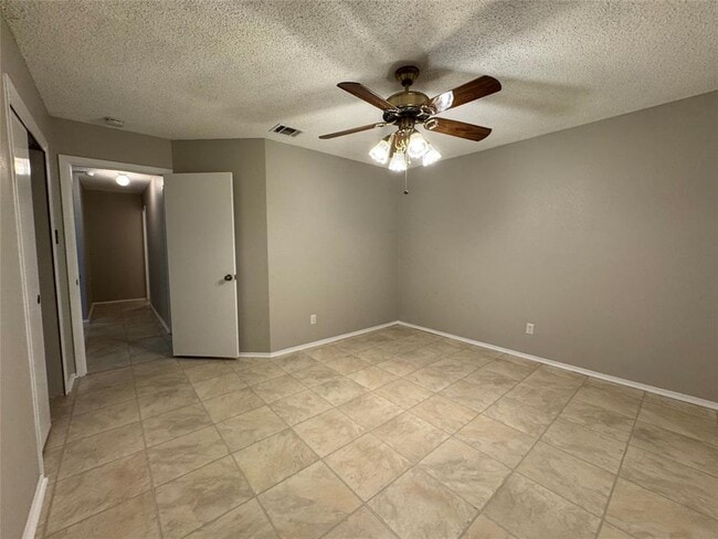 Building Photo - 2917 Zeke Bend