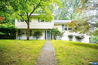 Building Photo - 19 Dearborn Dr