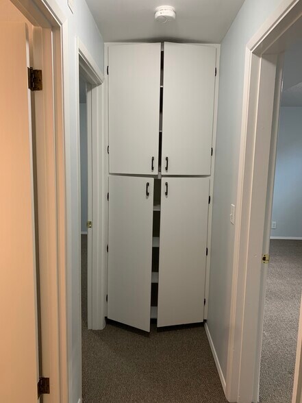 Linen closet - 4135 NW Carlton Ct