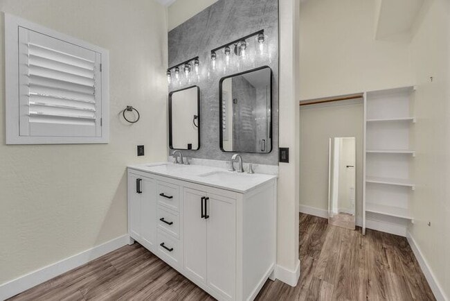 Building Photo - 3283 E Bonanza Rd