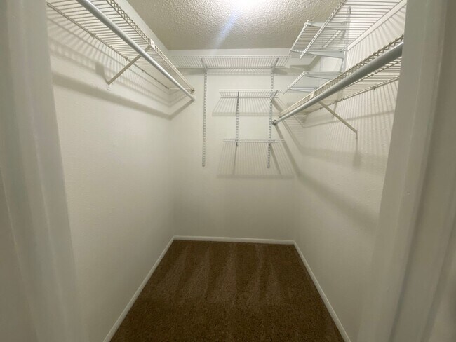 Building Photo - Cozy 2 bd/2.5 bath NW Austin Home