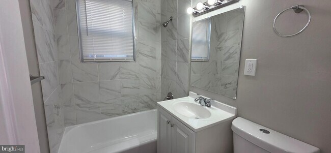 Building Photo - 3207 11th Pl SE