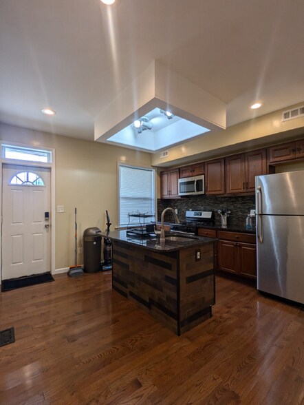 Building Photo - 3520 E Fayette St