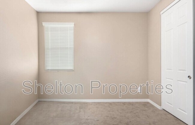 Building Photo - 15062 W Portland St
