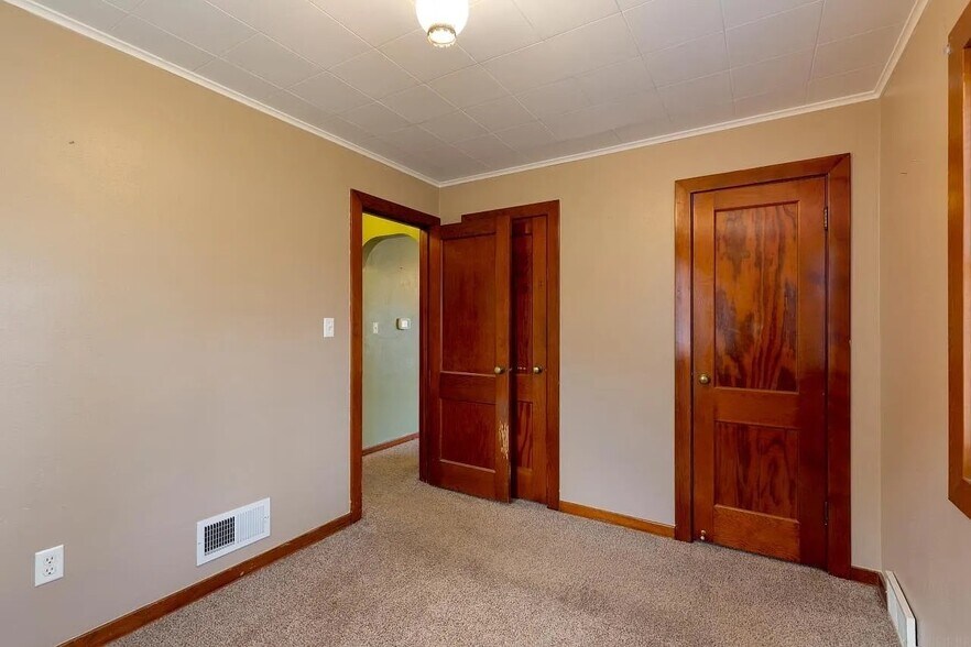 Building Photo - 241 Carrington Ave