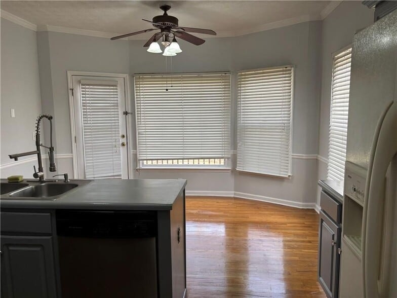 Building Photo - 722 Thornapple Trail SW