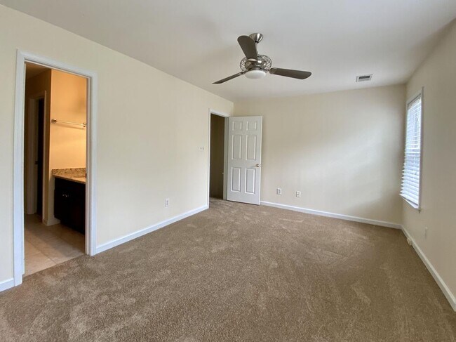 Building Photo - 2037 Lennox Square Rd
