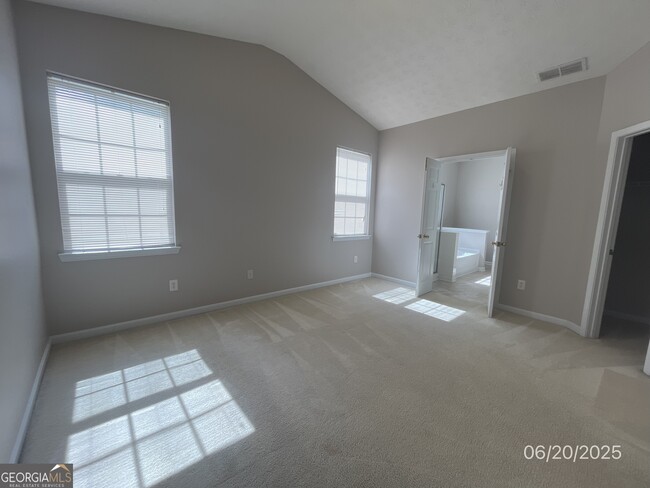 Building Photo - 1419 Wilshire Way