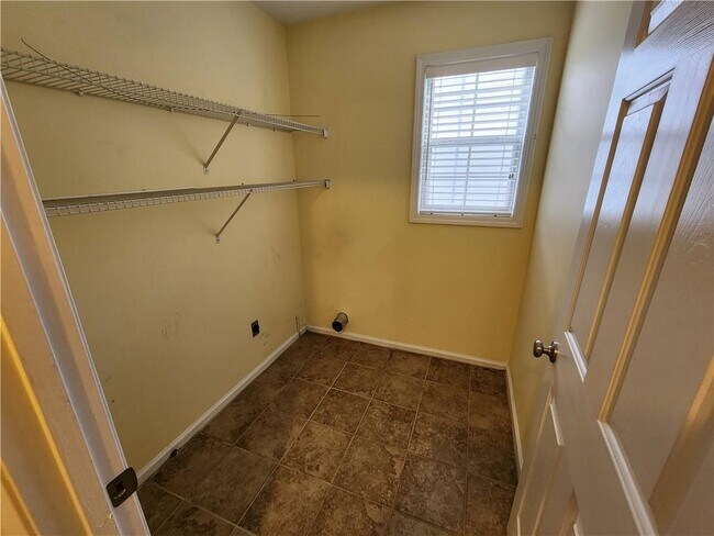 Building Photo - 350 Saddle Bridge Dr