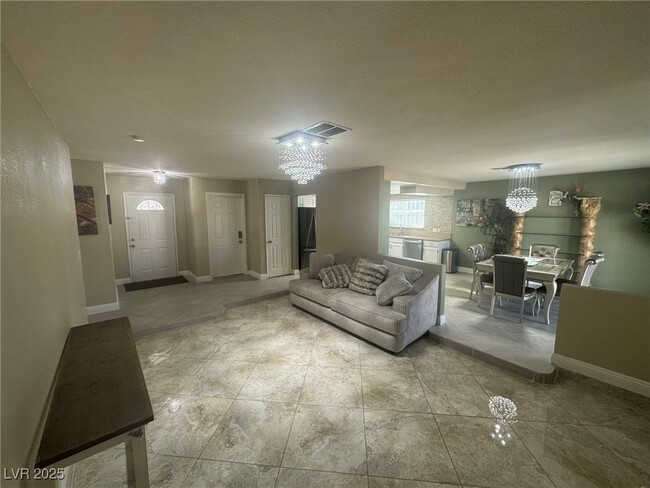 Building Photo - 6224 Miraloma St