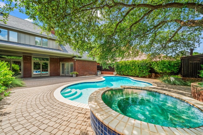 Building Photo - Luxury 5 Bed, 4.5 Bath, with Pool in Lakeridge!!!