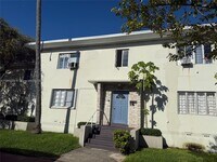 Building Photo - 8340 Crespi Blvd