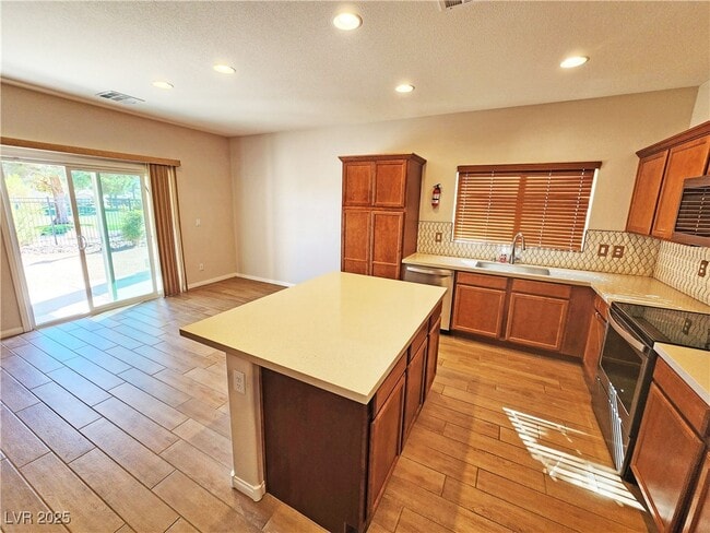 Building Photo - 5375 E La Campana Dr