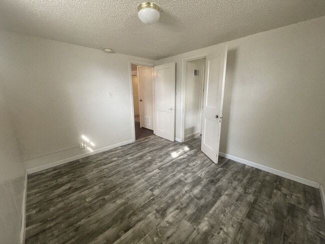 Building Photo - Two Bedroom, One and half bathroom house! ...