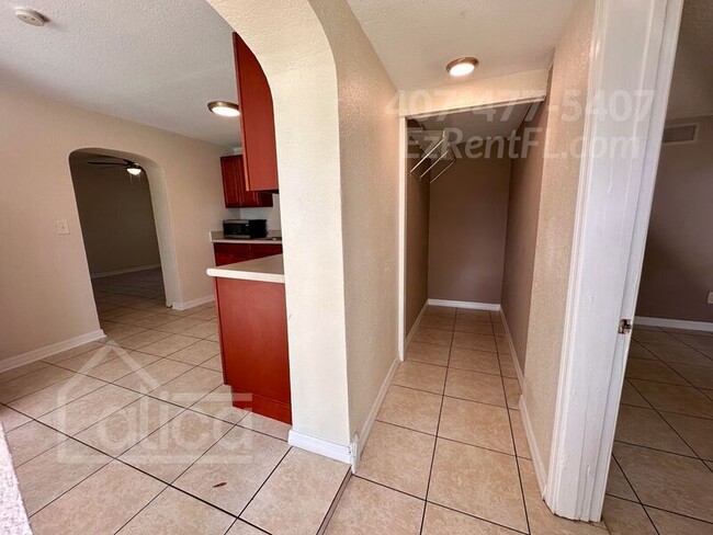 Building Photo - 2905 Villa Dr
