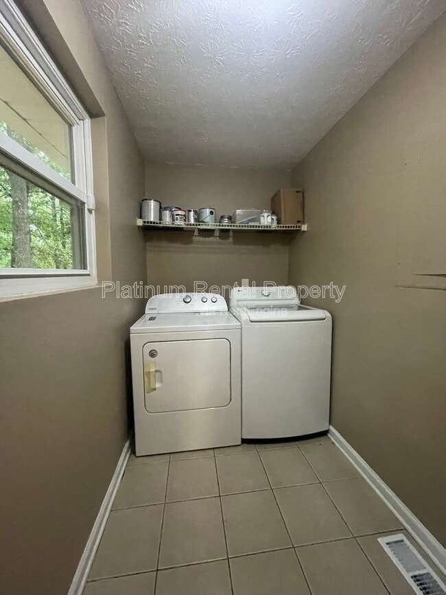 Building Photo - 3987 Cherokee Trail