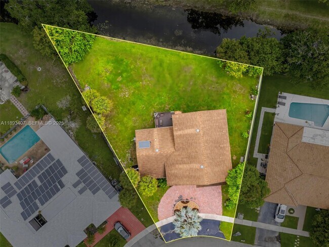 Building Photo - 16530 Royal Poinciana Ct